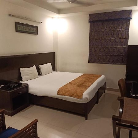Hotel Clark Heights New Delhi Extérieur photo