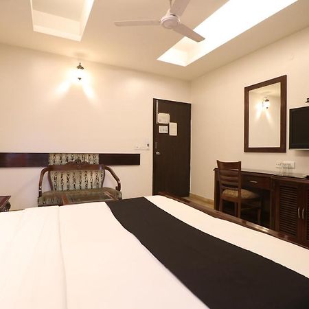 Hotel Clark Heights New Delhi Extérieur photo
