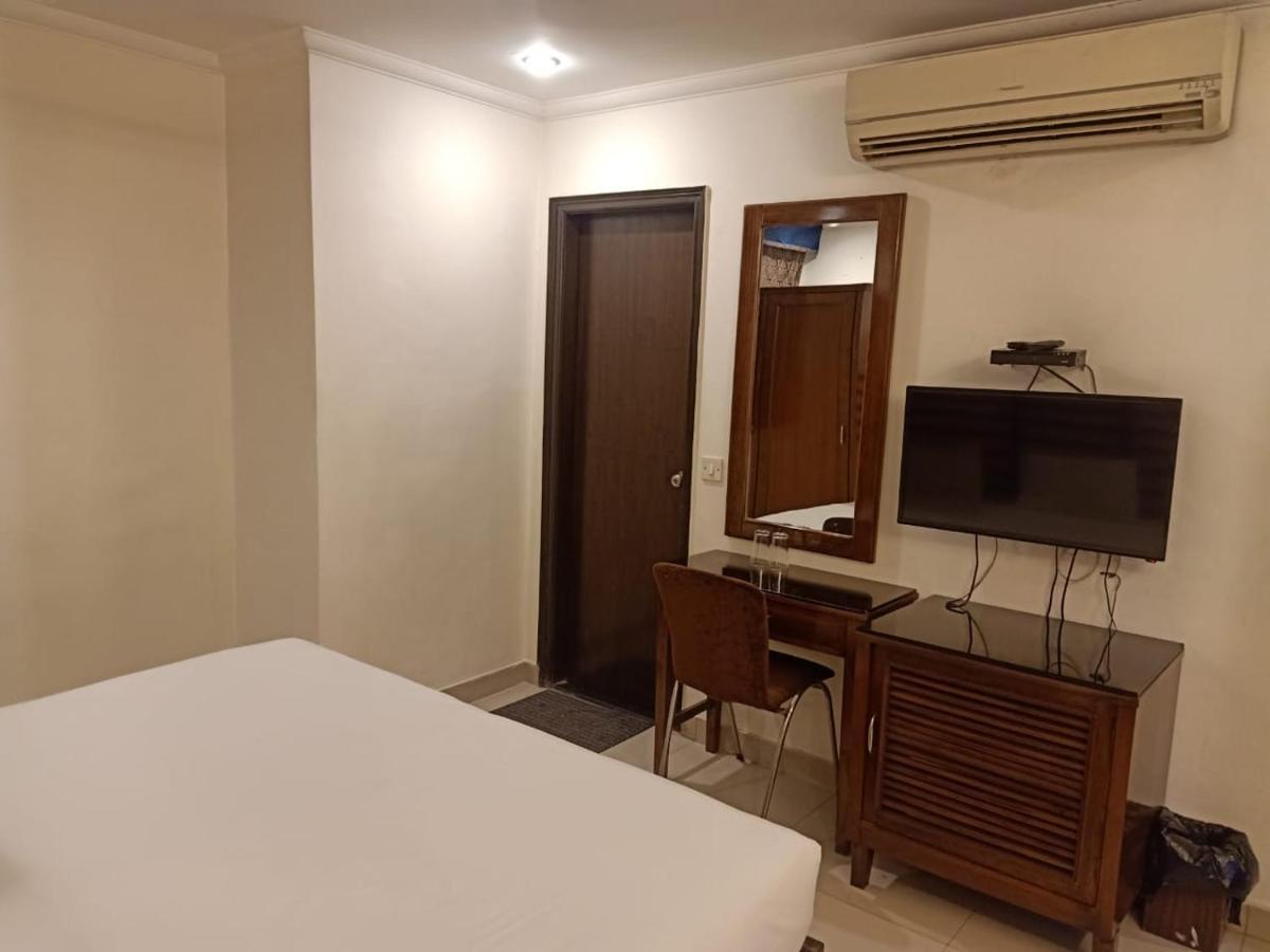 Hotel Clark Heights New Delhi Extérieur photo