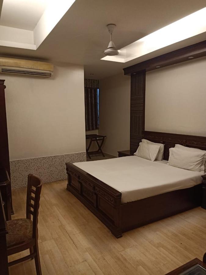 Hotel Clark Heights New Delhi Extérieur photo