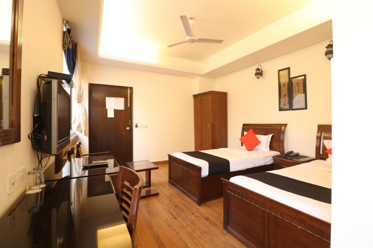Hotel Clark Heights New Delhi Extérieur photo