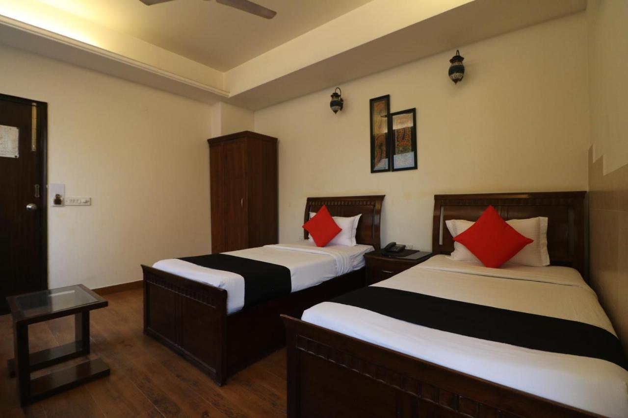 Hotel Clark Heights New Delhi Extérieur photo