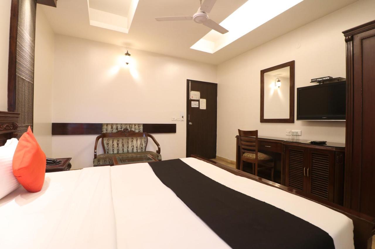 Hotel Clark Heights New Delhi Extérieur photo