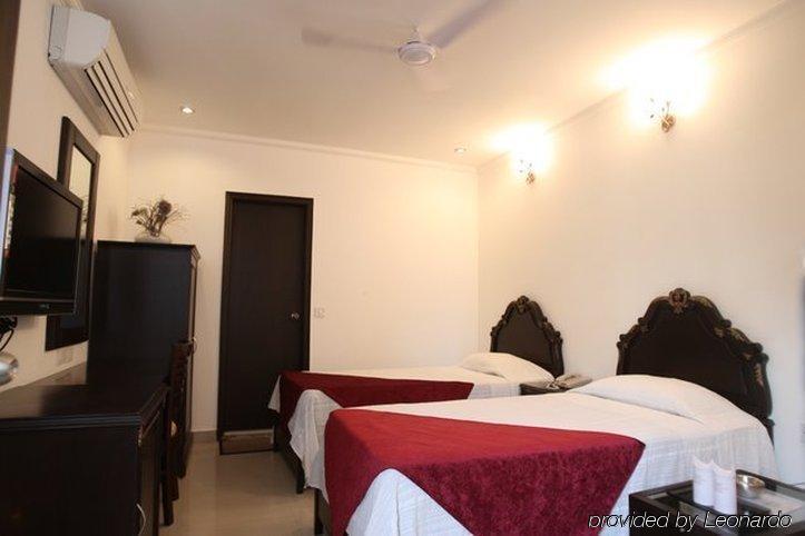 Hotel Clark Heights New Delhi Chambre photo