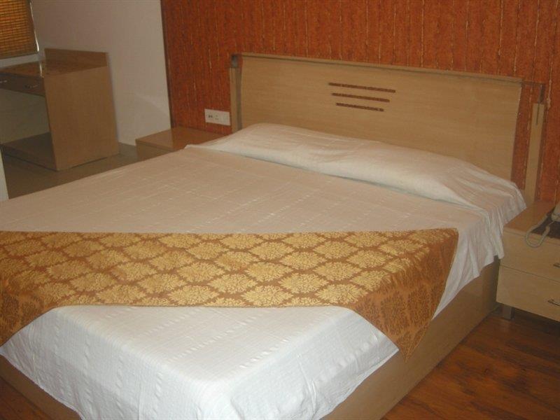 Hotel Clark Heights New Delhi Extérieur photo