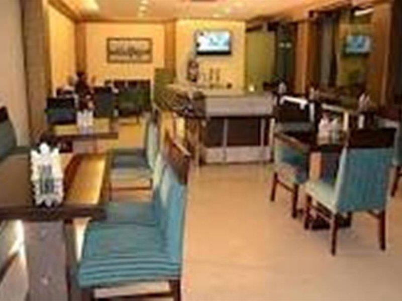 Hotel Clark Heights New Delhi Extérieur photo