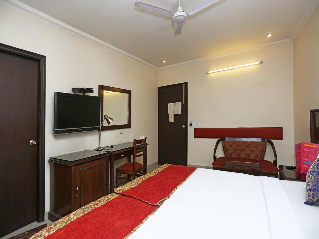 Hotel Clark Heights New Delhi Extérieur photo