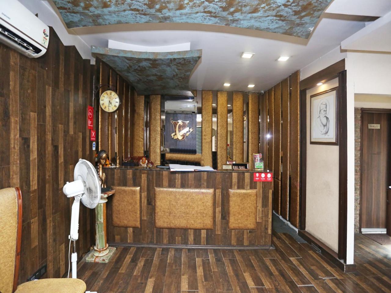 Hotel Clark Heights New Delhi Extérieur photo
