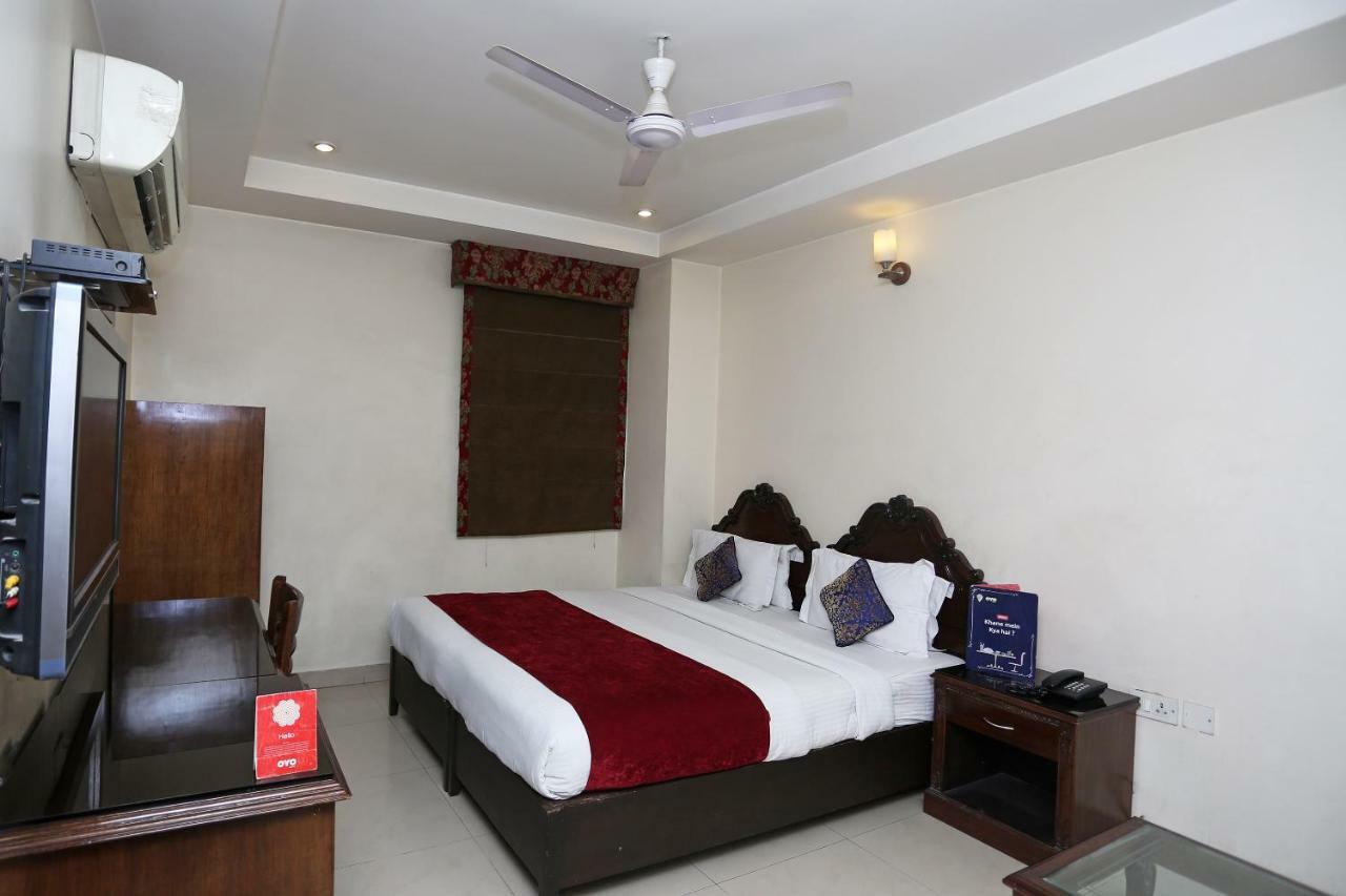 Hotel Clark Heights New Delhi Extérieur photo